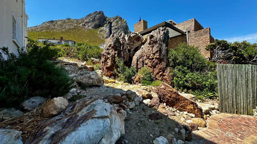 5 Bedroom Property for Sale in Rooi Els Western Cape